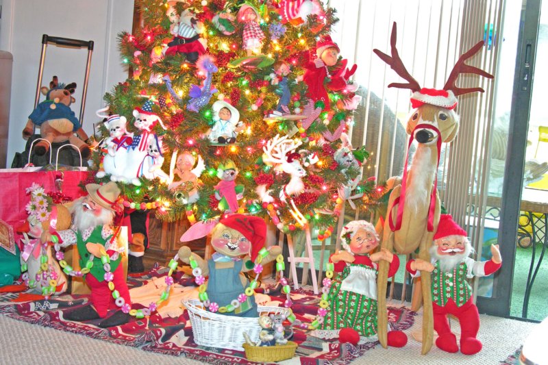 jeanettejohns2006annaleedollchristmastree2.jpg